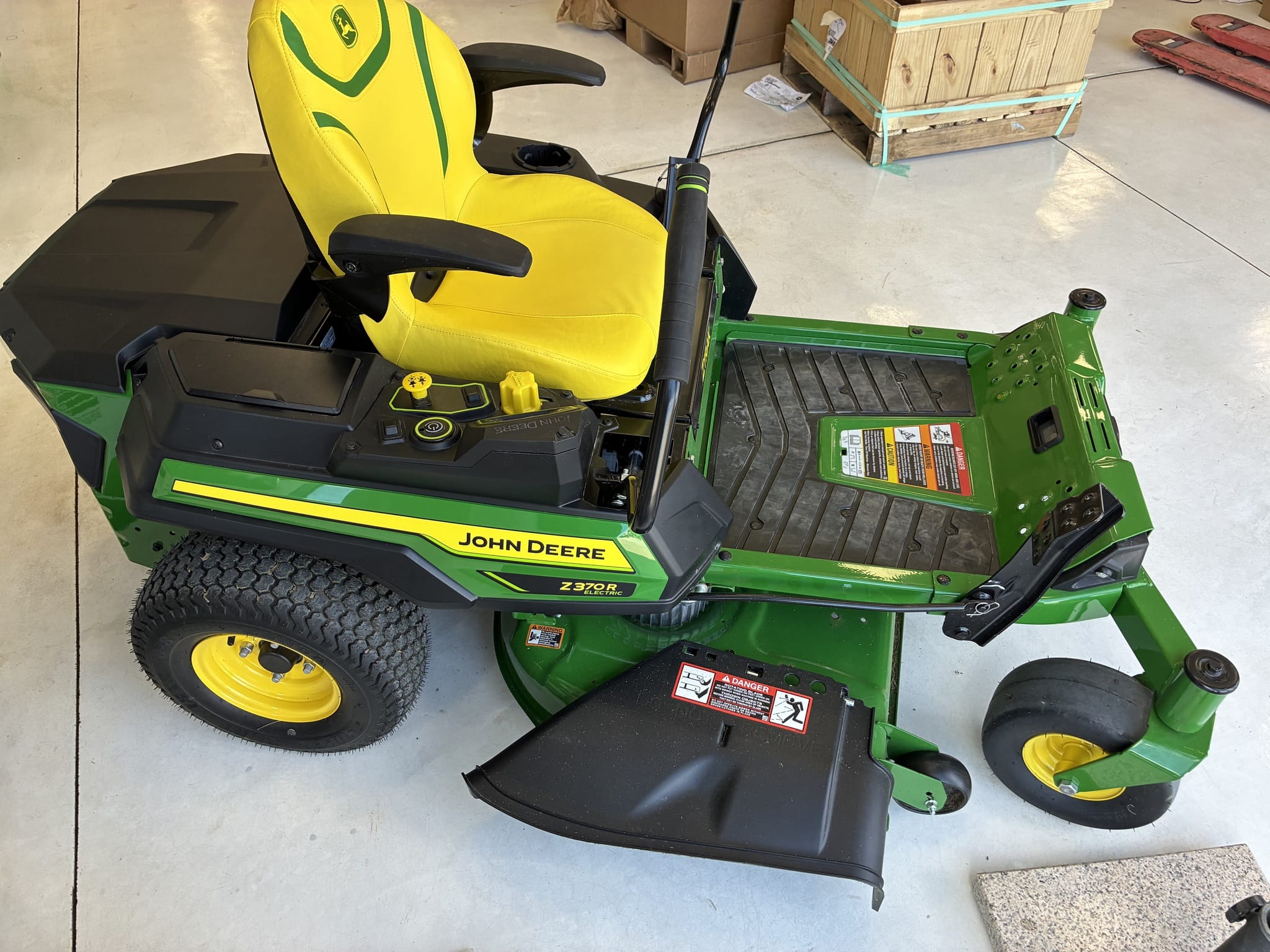 2025 John Deere Z370R Image