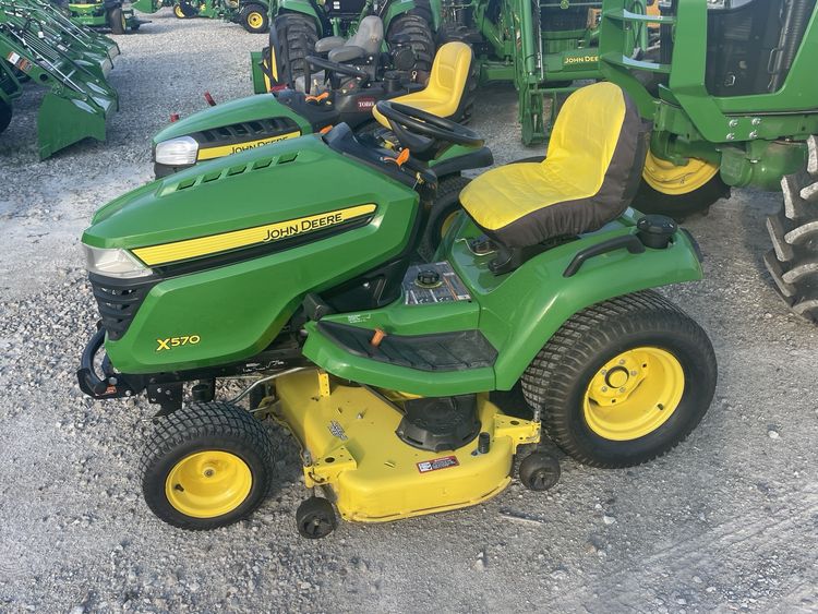 2016 John Deere X570