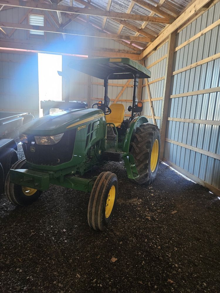 2022 John Deere 5075E Image