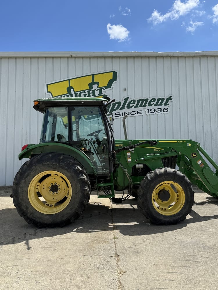 2009 John Deere 5101E Image