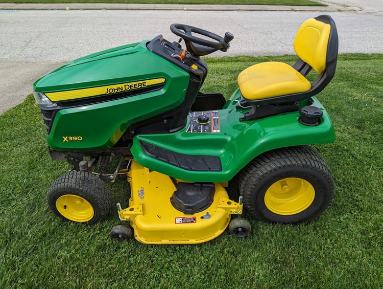 2019 John Deere X390 Image
