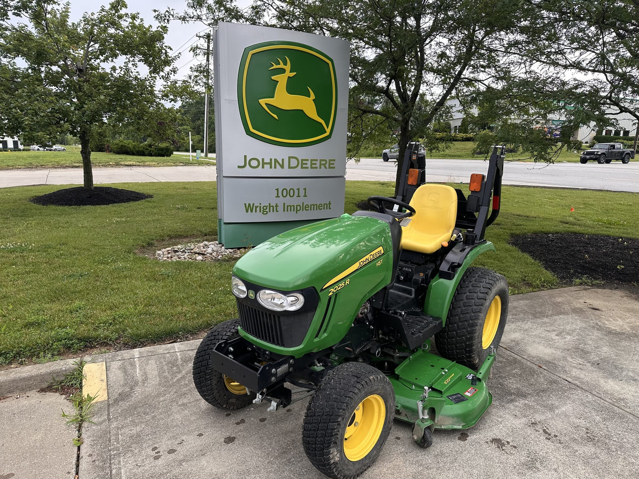 2015 John Deere 2025R Image