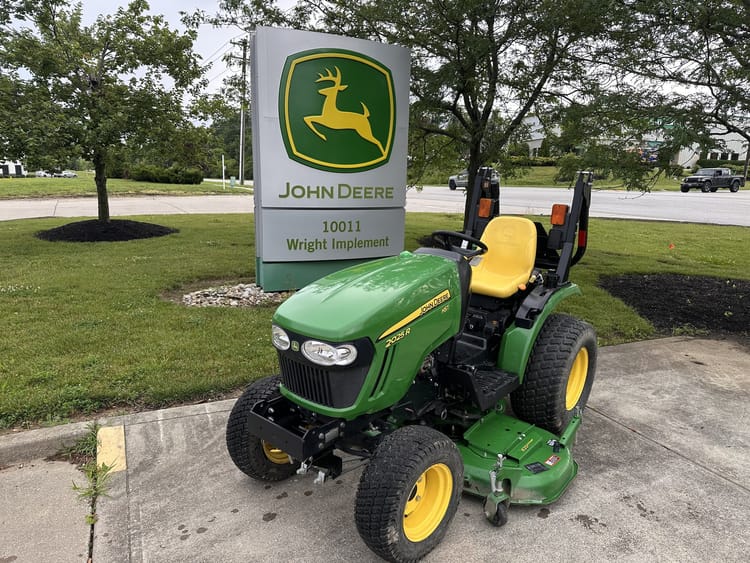 2015 John Deere 2025R Image