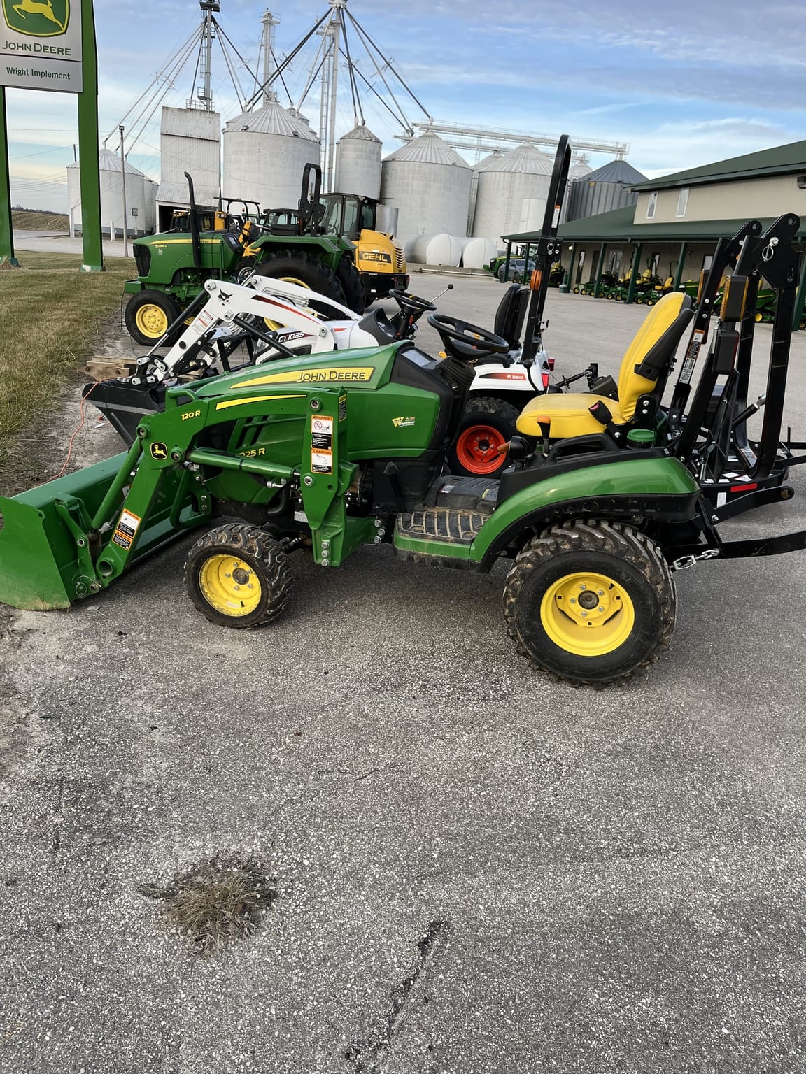 2023 John Deere 1025R Image