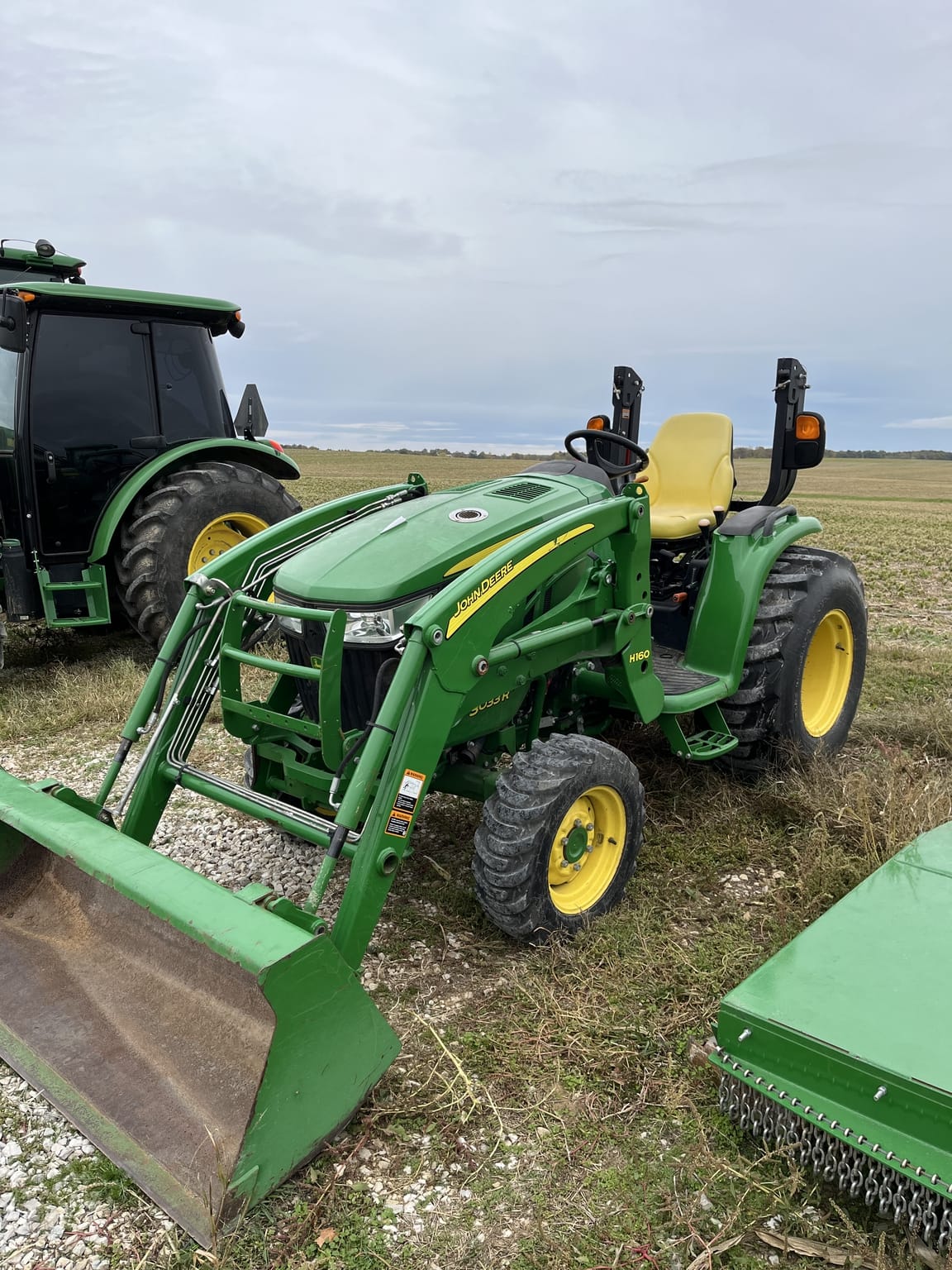 2016 John Deere 3033R Image