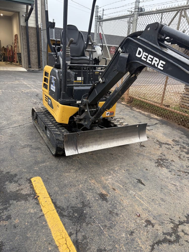 2023 John Deere 17 P Image