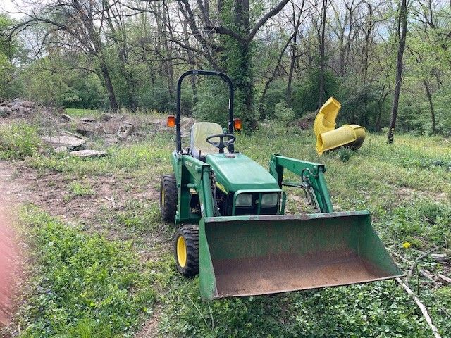 2004 John Deere 2210 Image