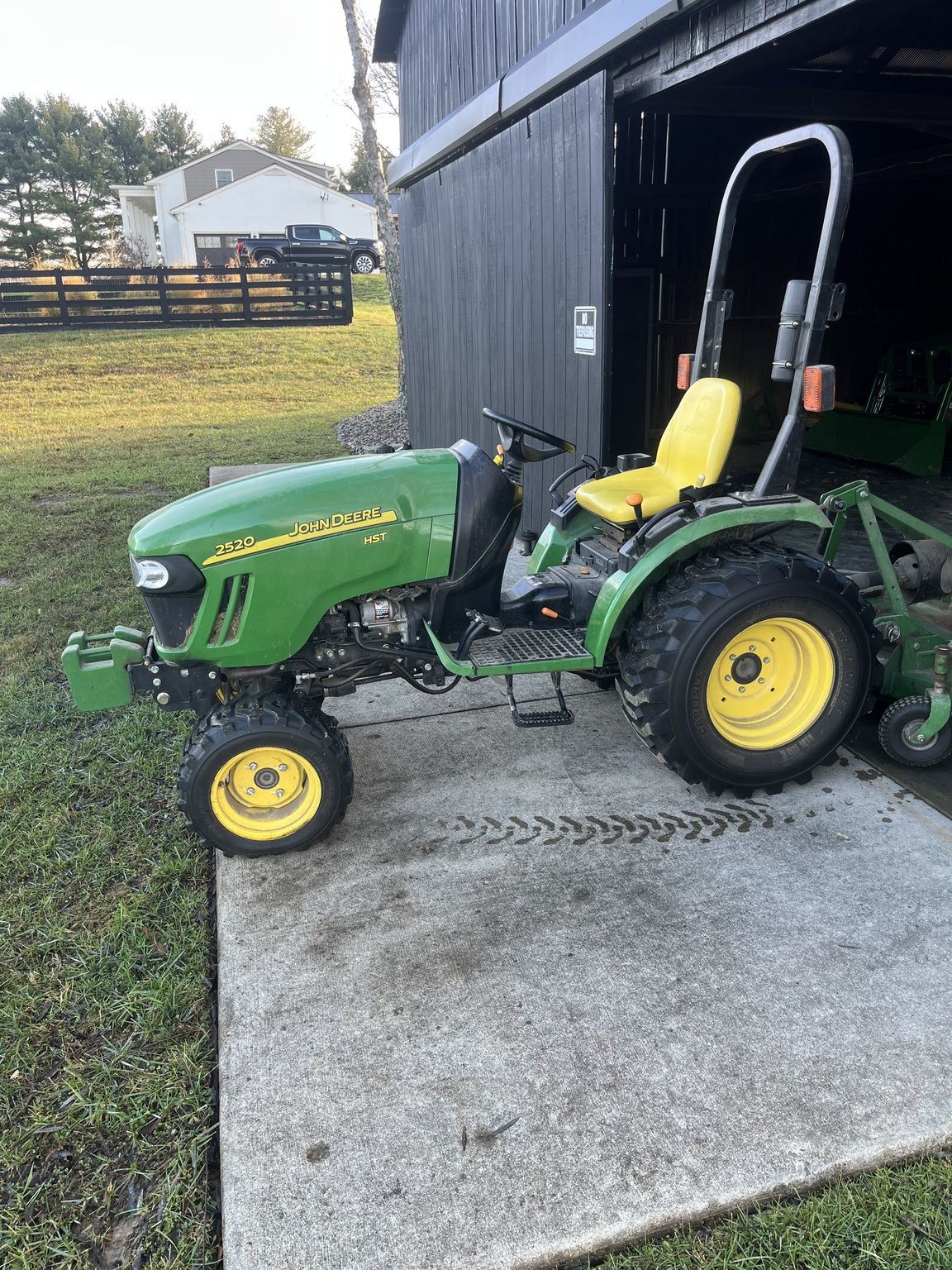 2010 John Deere 2520 Image