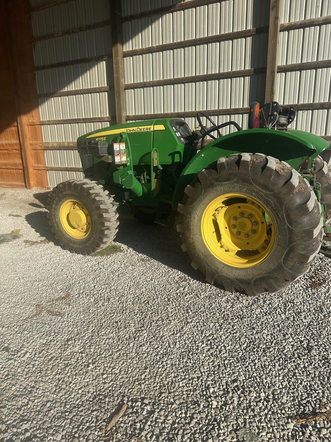 2016 John Deere 5075E Image