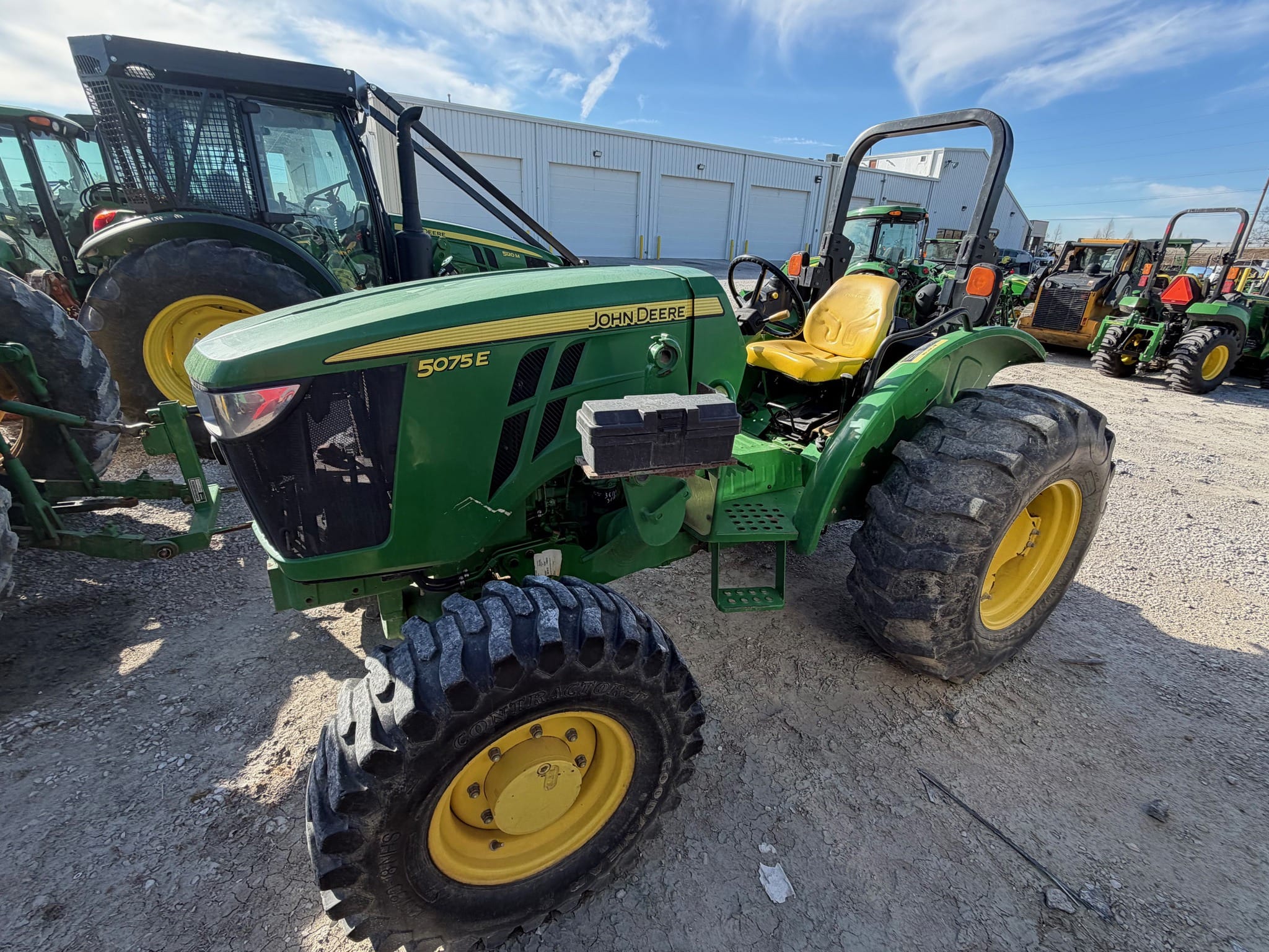 2016 John Deere 5075E Image