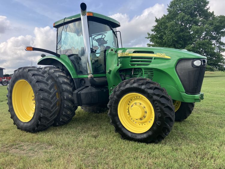 2004 John Deere 7820