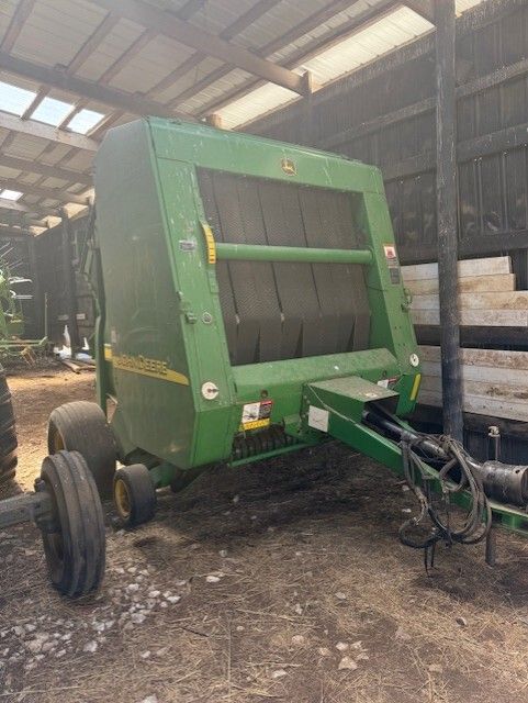2002 John Deere 567 Image