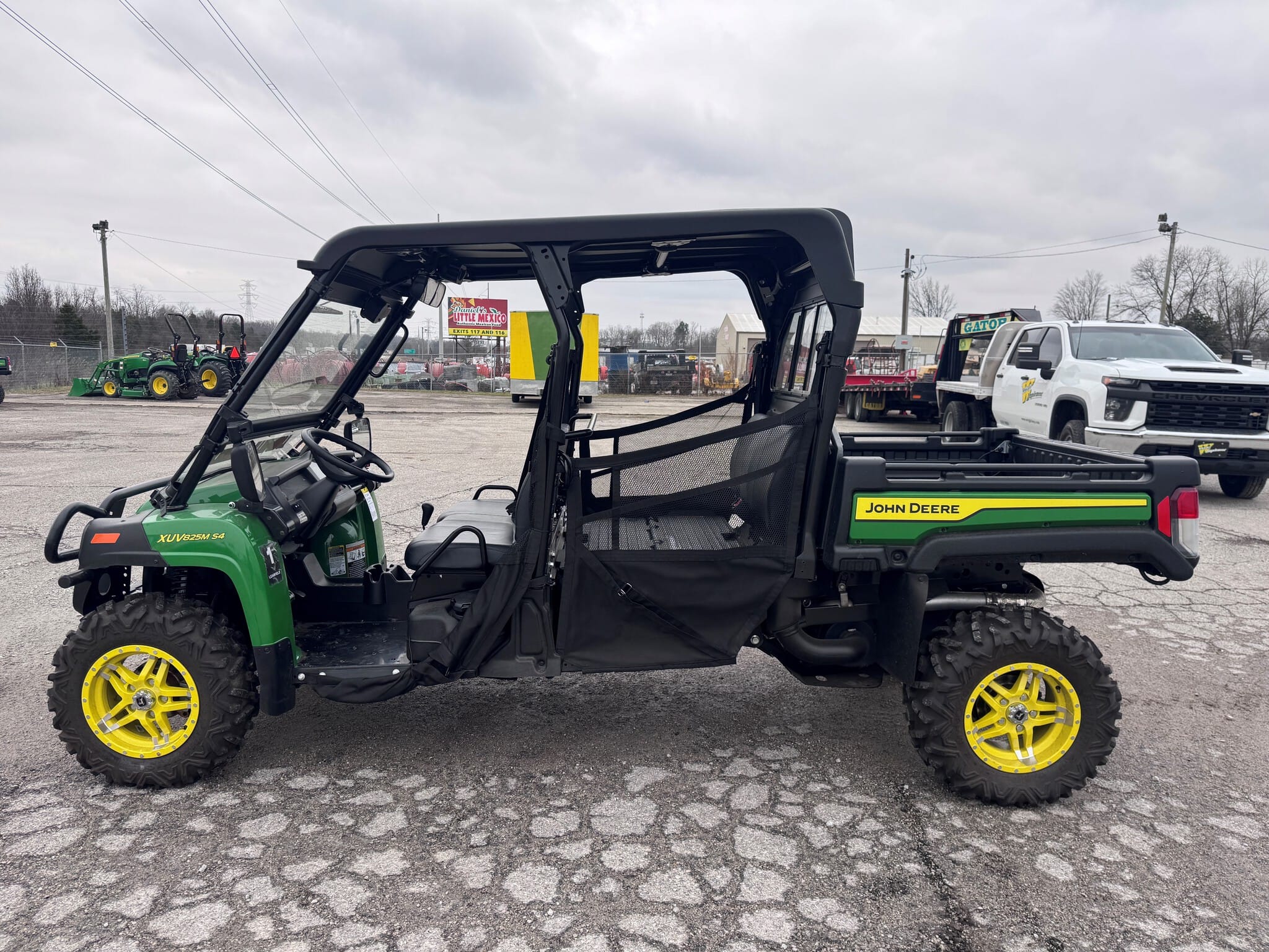 2025 John Deere XUV 825M S4 Image