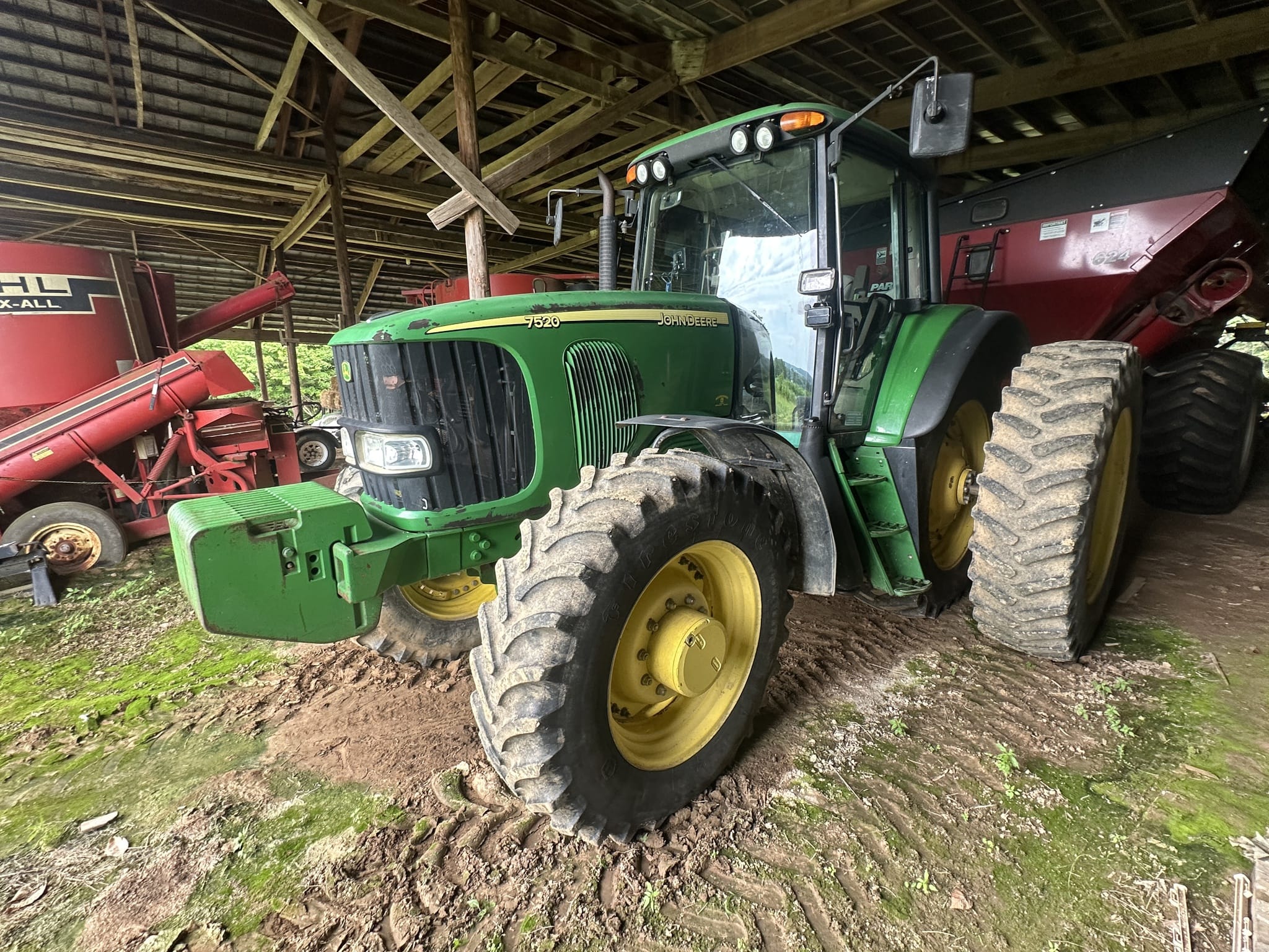 2003 John Deere 7520 Image