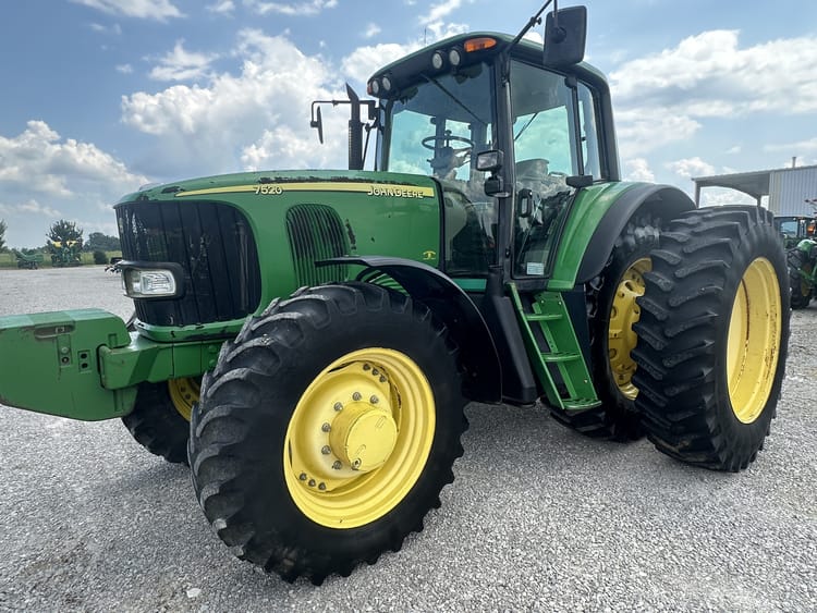2003 John Deere 7520 Image