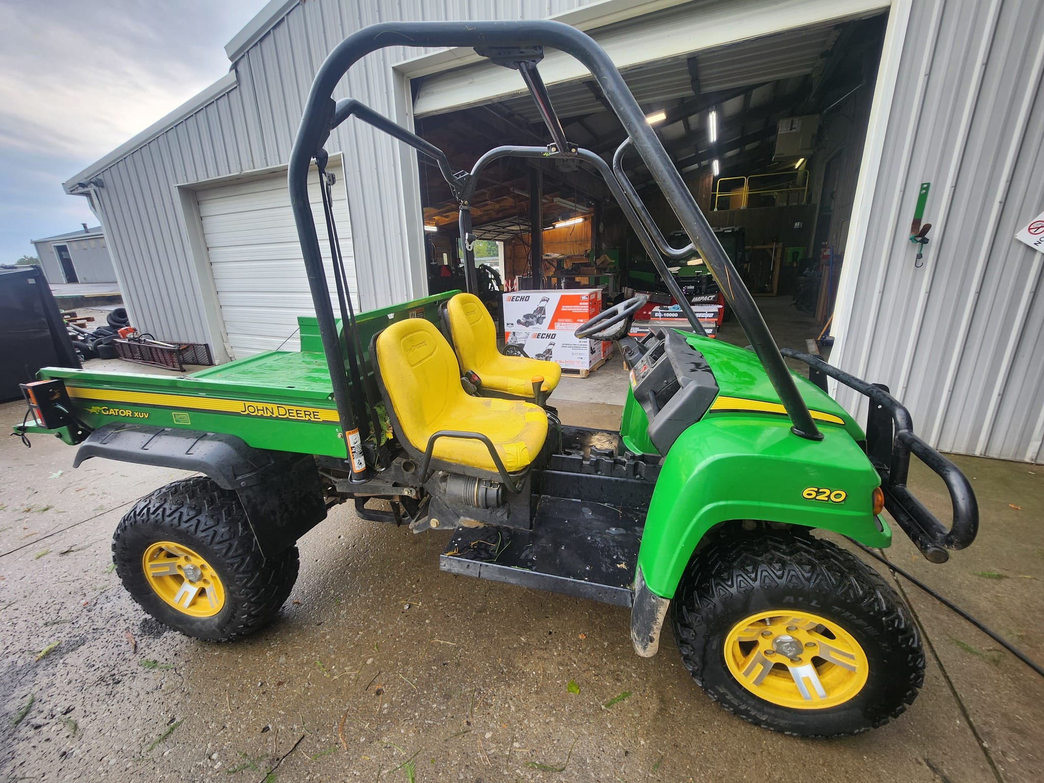 2010 John Deere XUV 620I GREEN Image