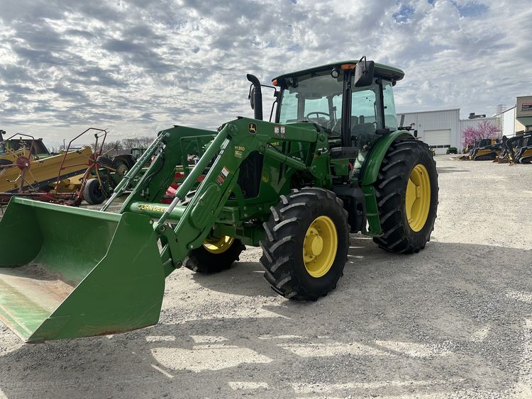 2017 John Deere 6105E