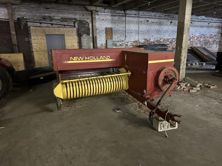 1990 New Holland 565 Image