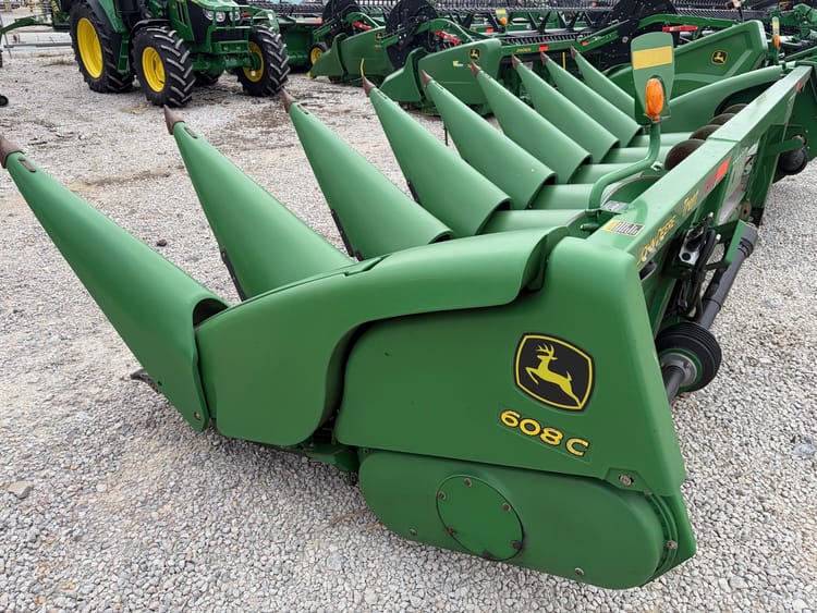 2009 John Deere 608C Image