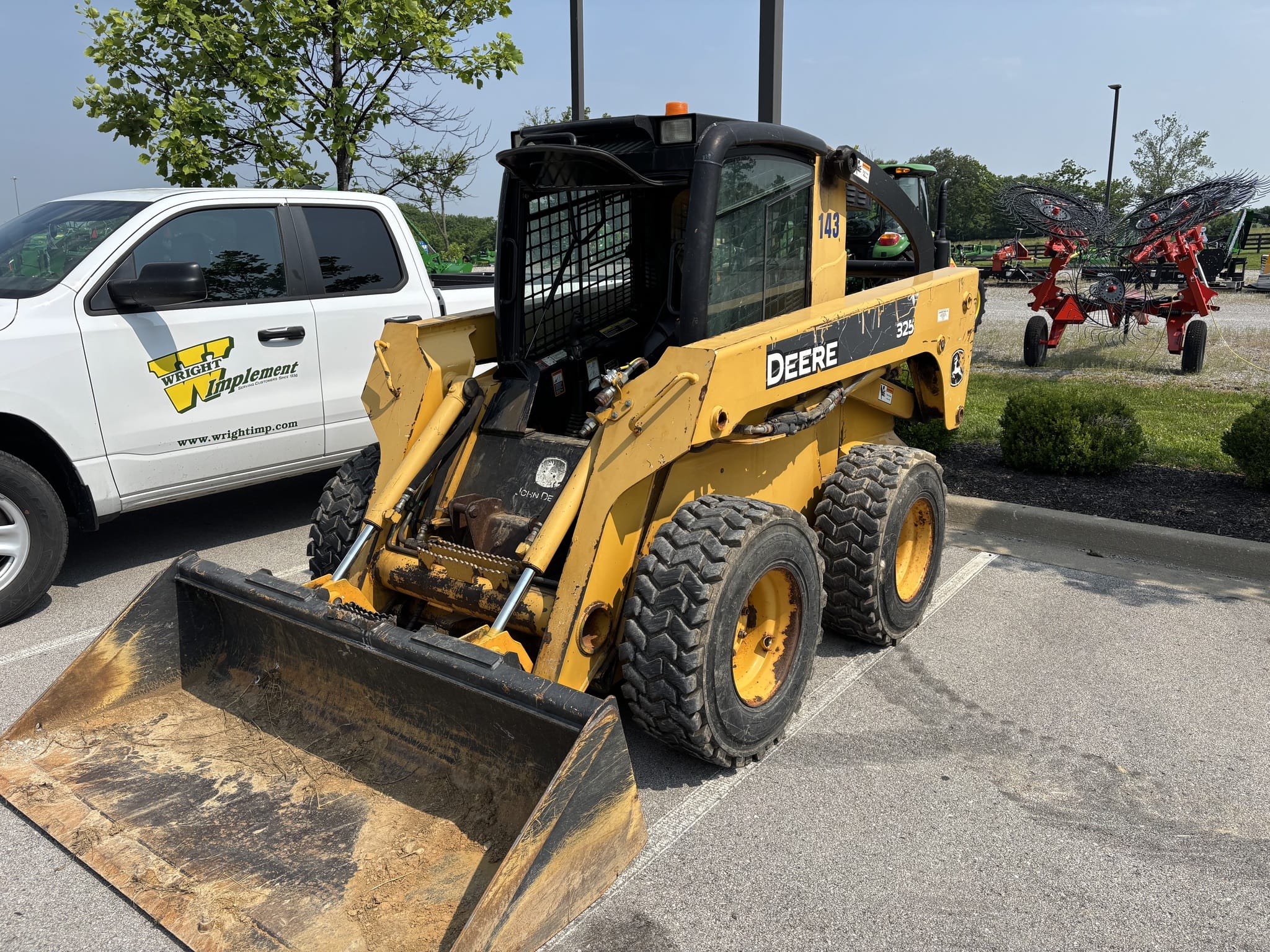 2007 John Deere 325 Image