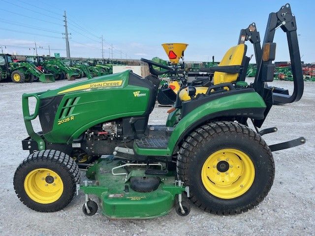 2023 John Deere 2025R Image