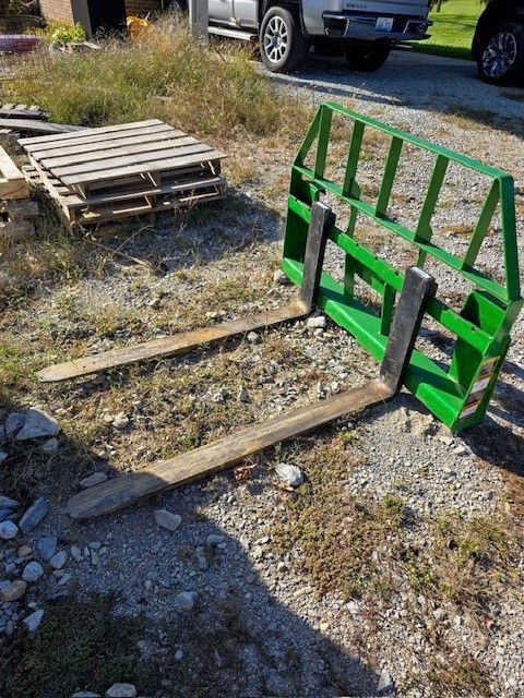 2021 Frontier AP12F Pallet Forks