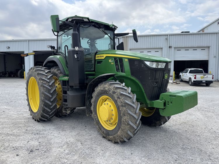 2024 John Deere 7R 210 Image