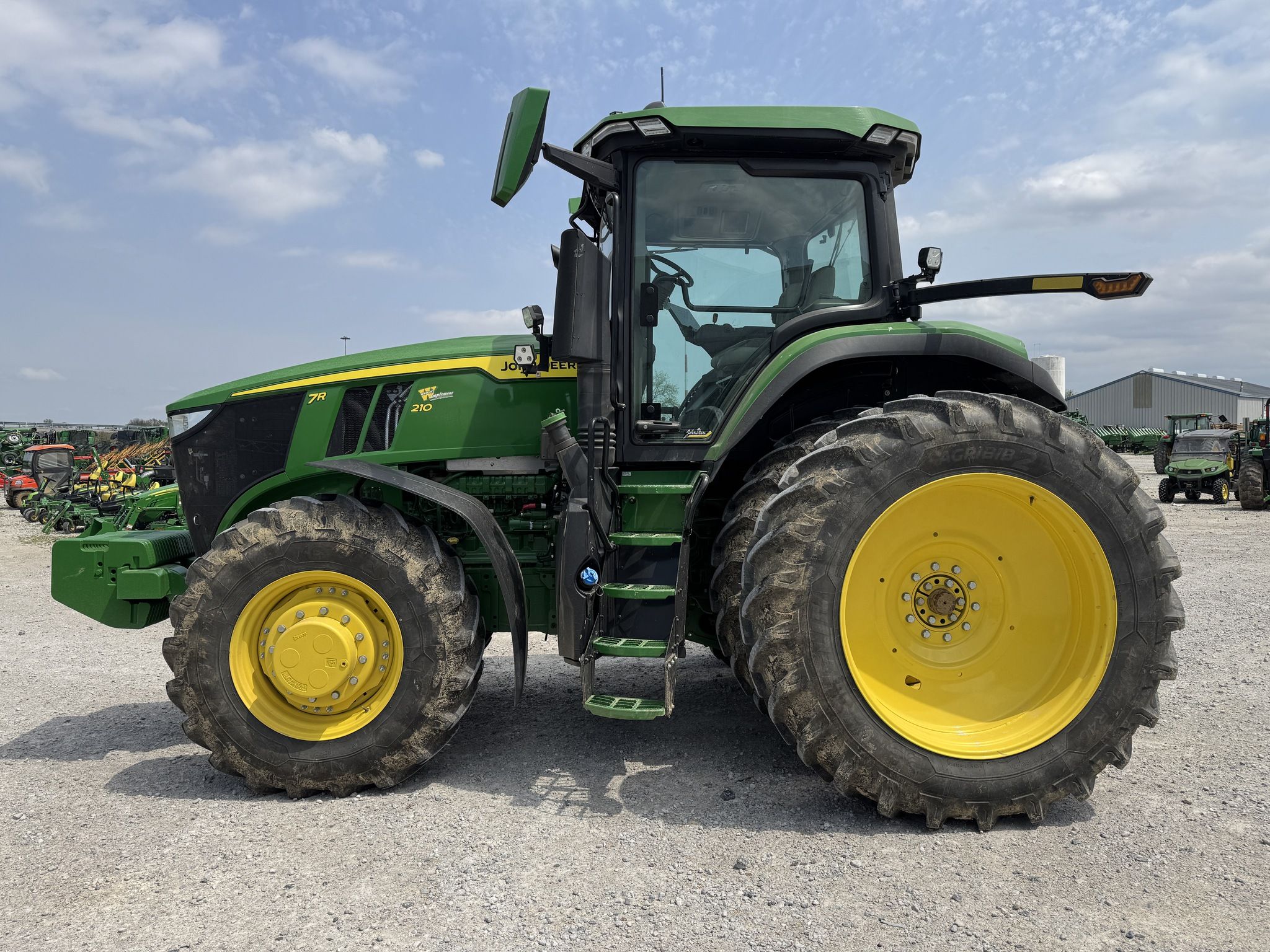 2024 John Deere 7R 210 Image
