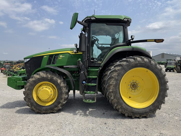 2024 John Deere 7R 210 Image