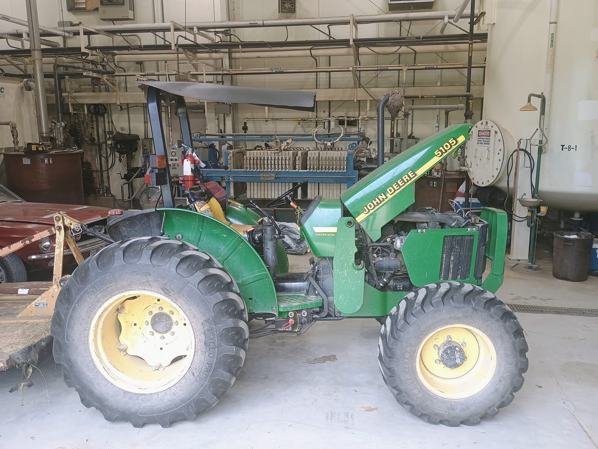 2001 John Deere 5105 Image