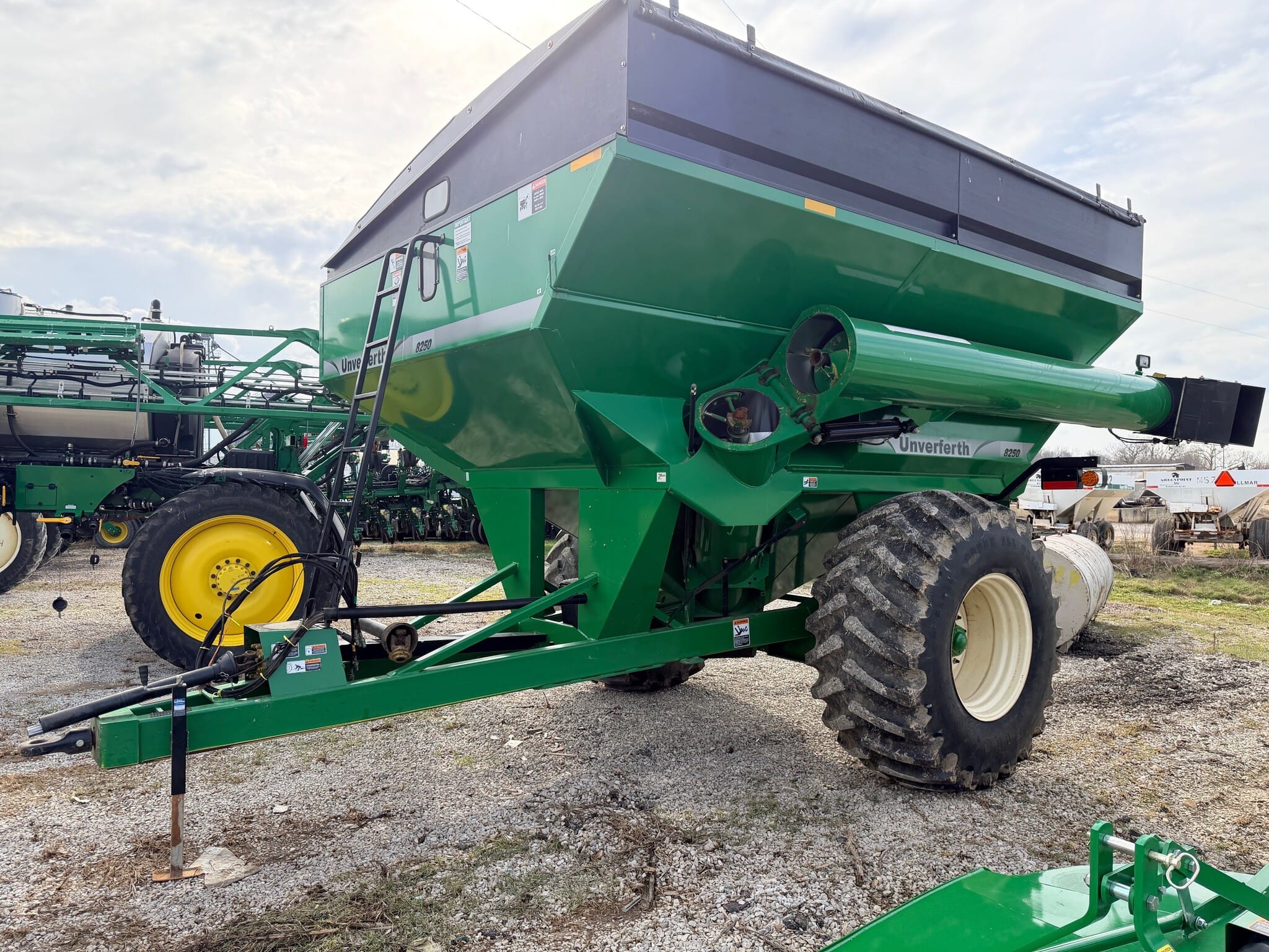2014 Unverferth 8250 Image