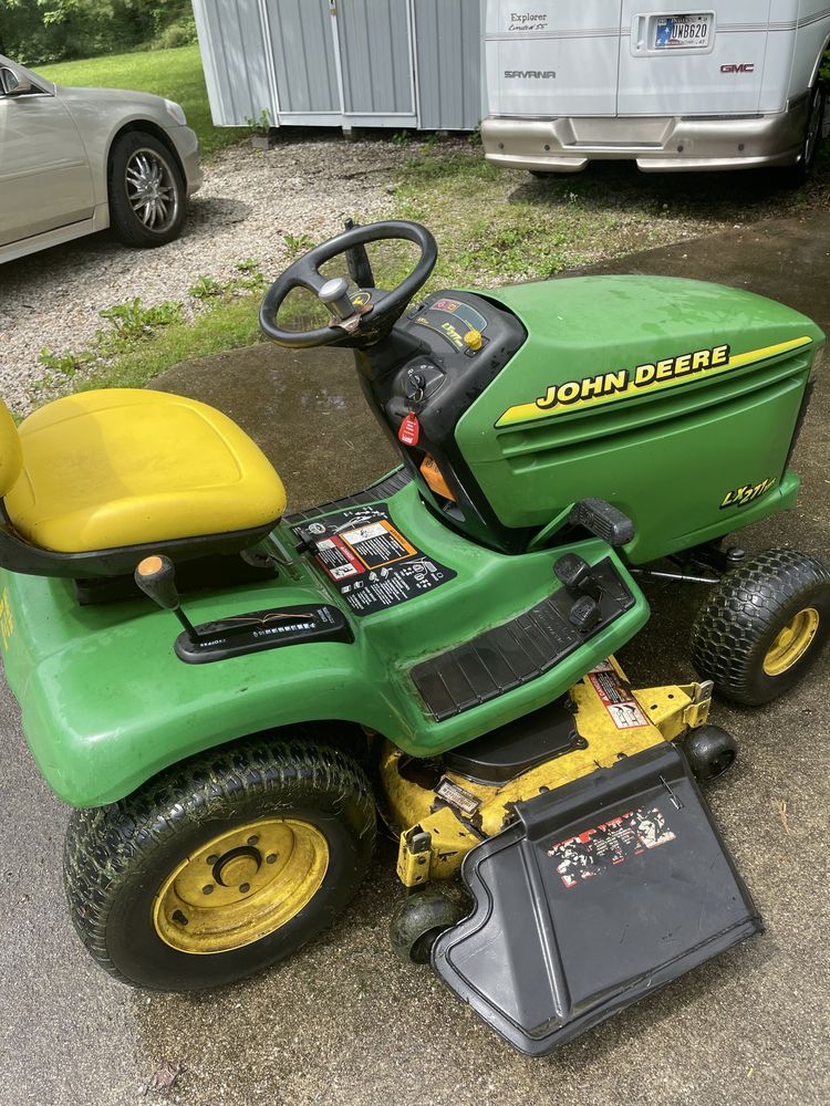 1999 John Deere LX277