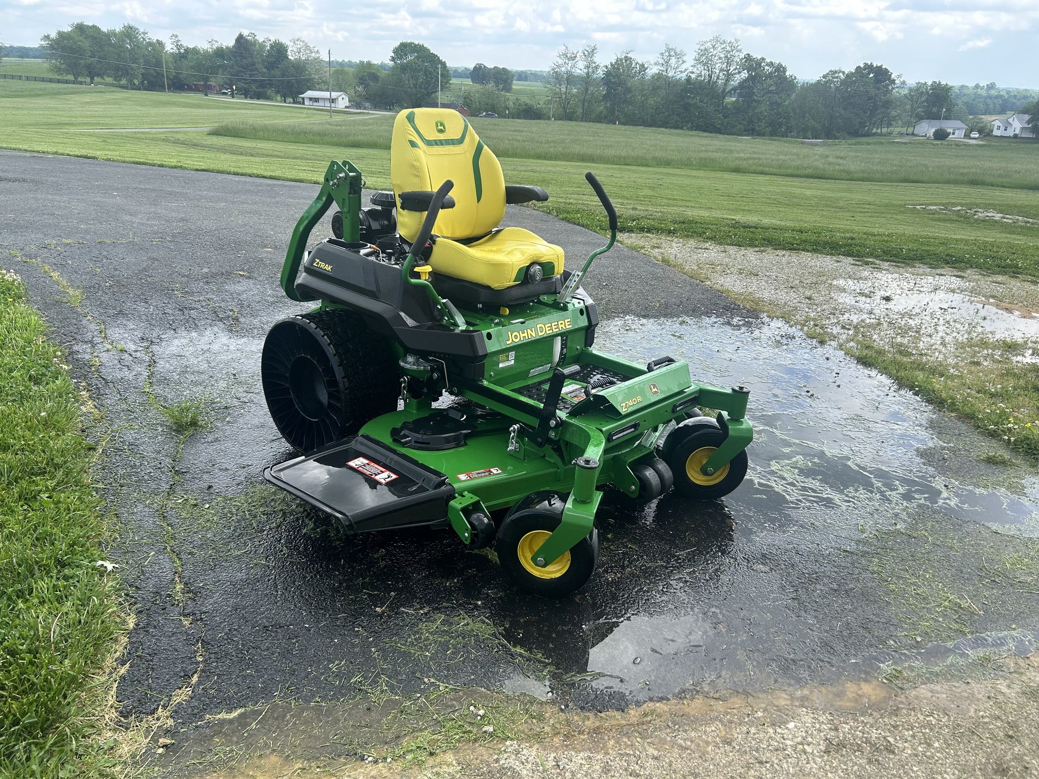 2023 John Deere Z740R