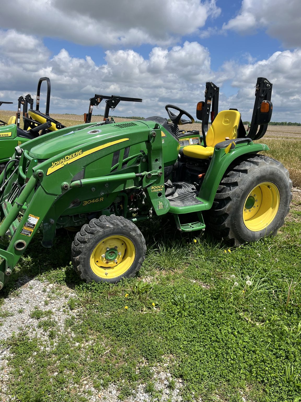 2015 John Deere 3046R Image