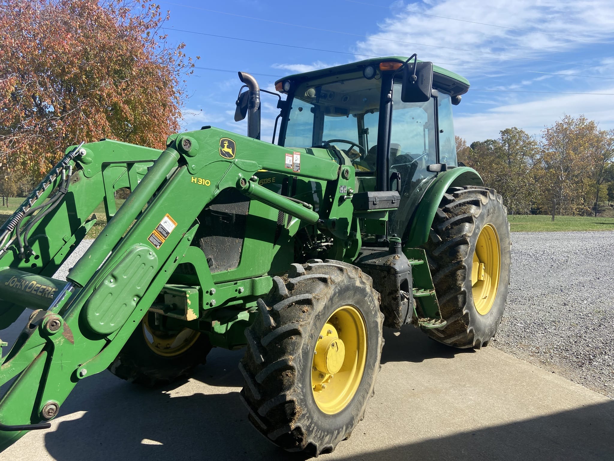 2016 John Deere 6135E Image