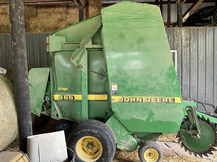 2000 John Deere 466