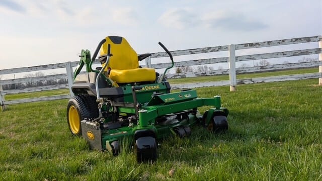 2022 John Deere Z735M Image
