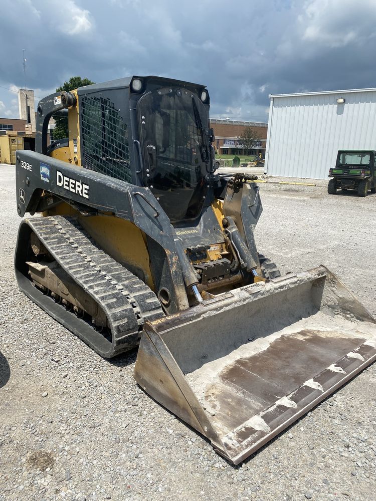 2015 John Deere 329E