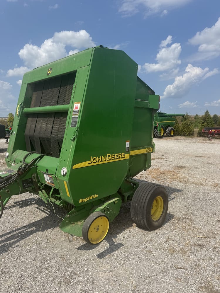 2003 John Deere 567 Image