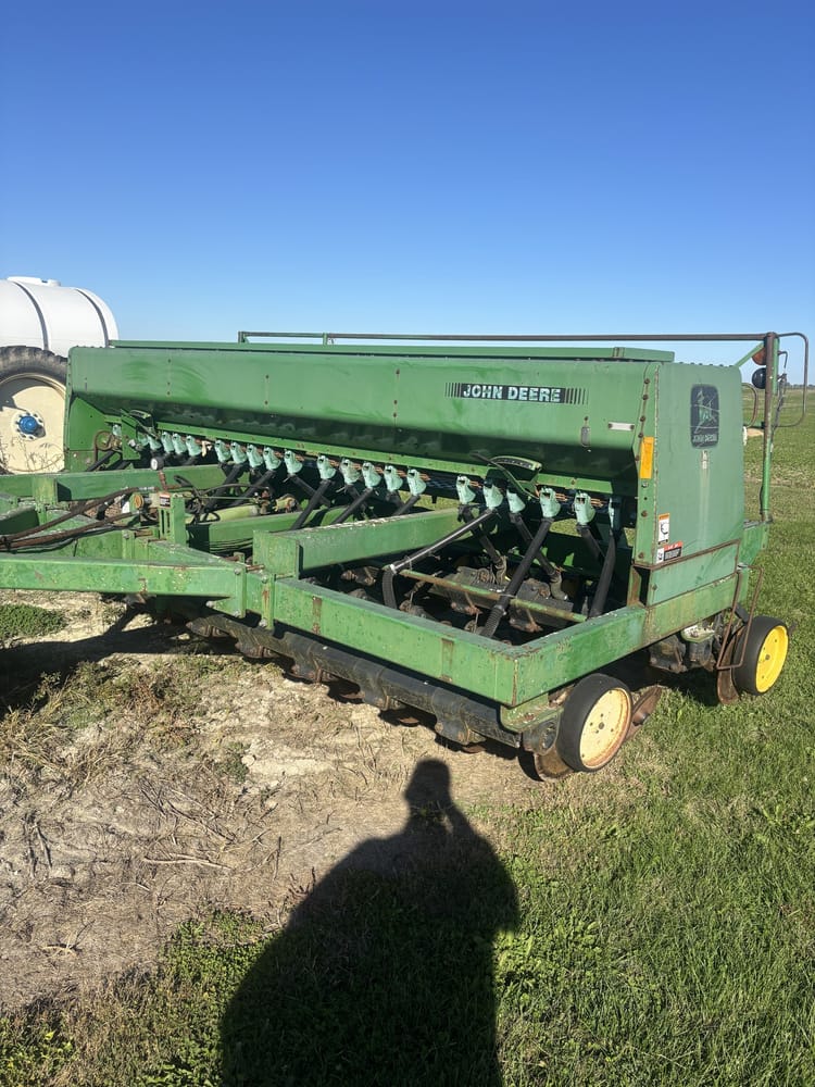1994 John Deere 750 Image