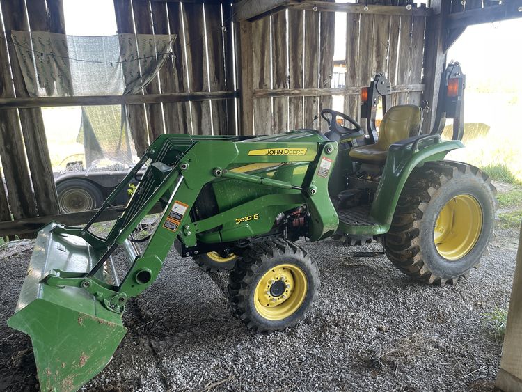 2017 John Deere 3032E