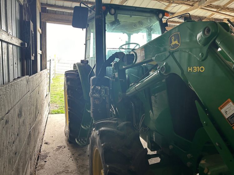 2016 John Deere 6120E