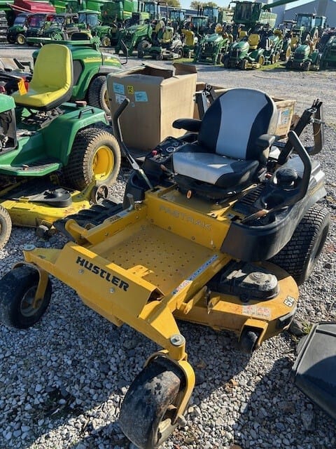 2016 Hustler FasTrak 23 Image