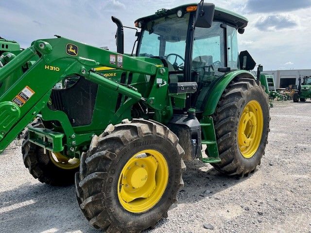 2023 John Deere 6105E cab Image