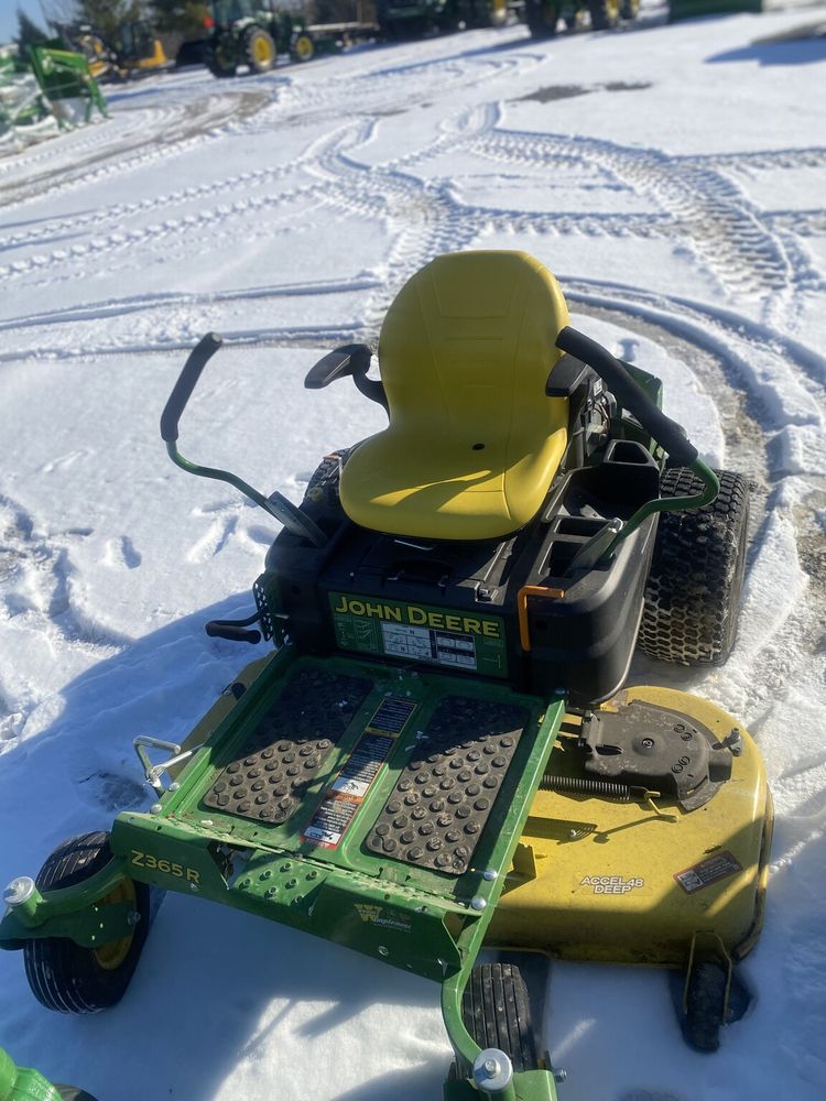 2022 John Deere Z365R Image