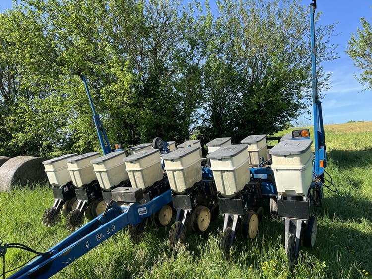 1999 Kinze 2000 Image
