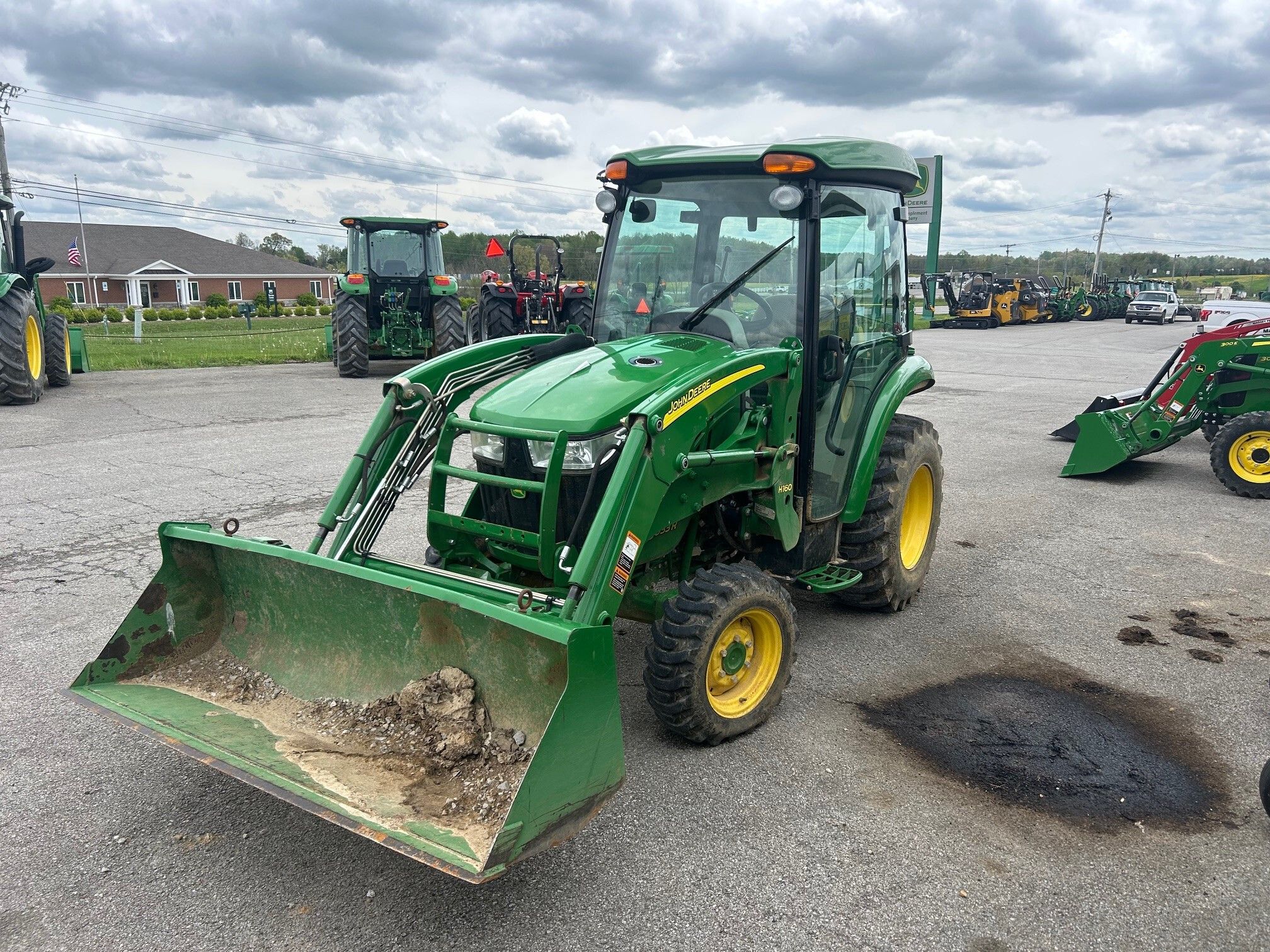 2015 John Deere 3033R Image