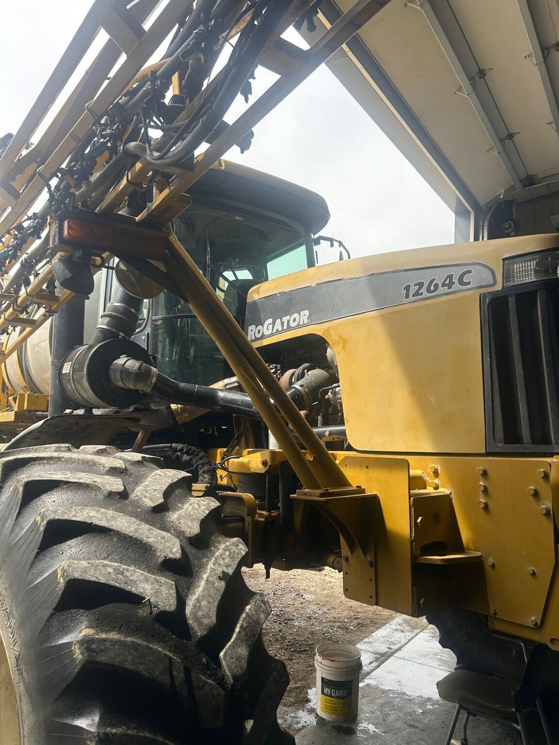 2005 RoGator 1264 Image