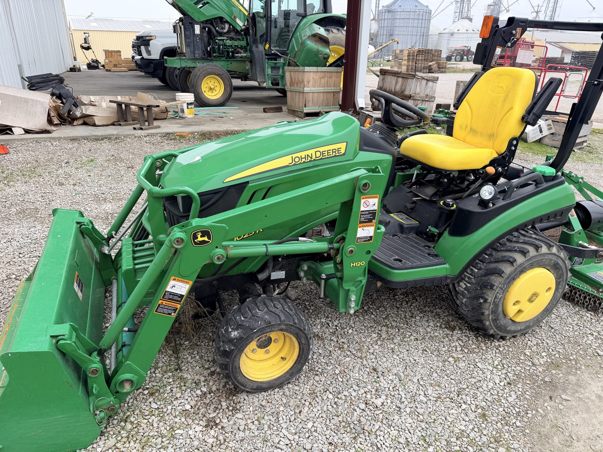 2016 John Deere 1025R Image
