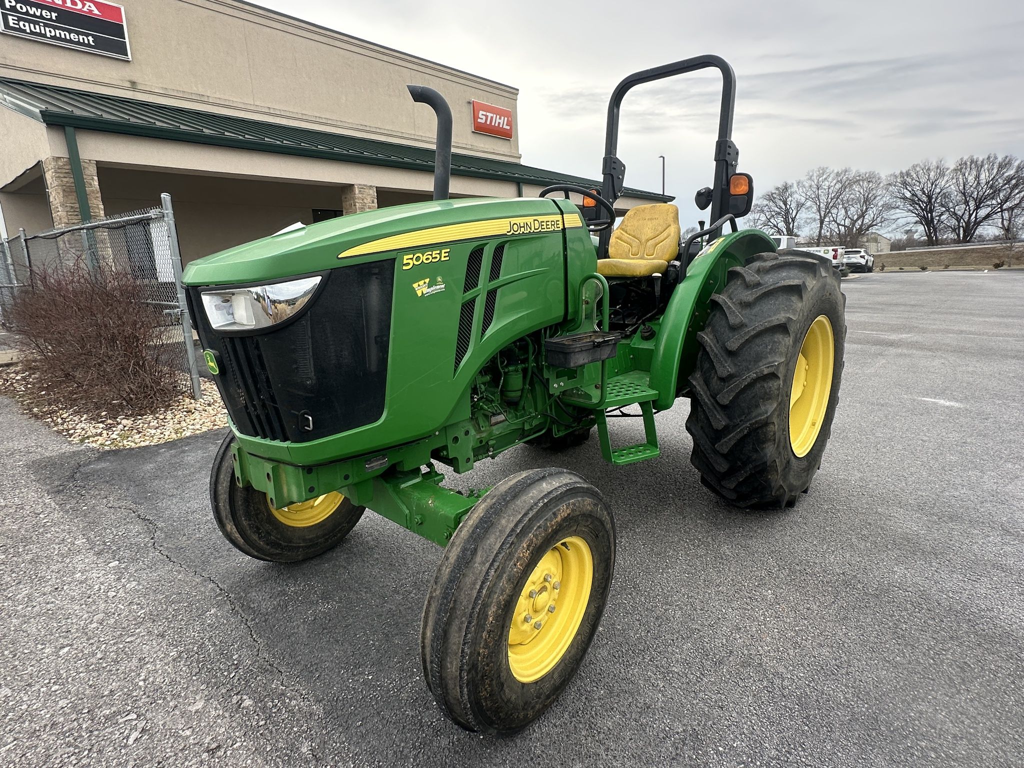 2017 John Deere 5065E Image
